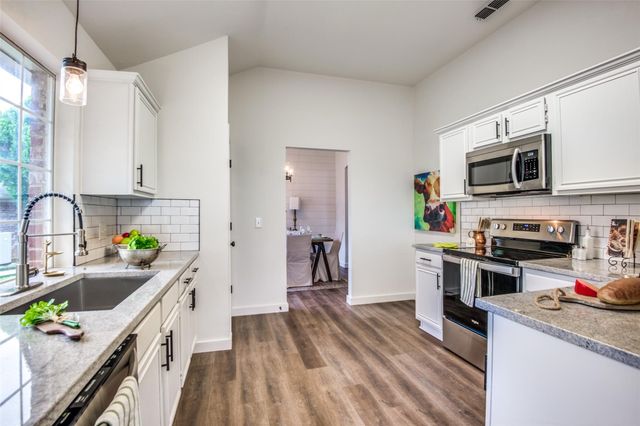 759 Winding Oak Bend, Lake Dallas, TX 75065