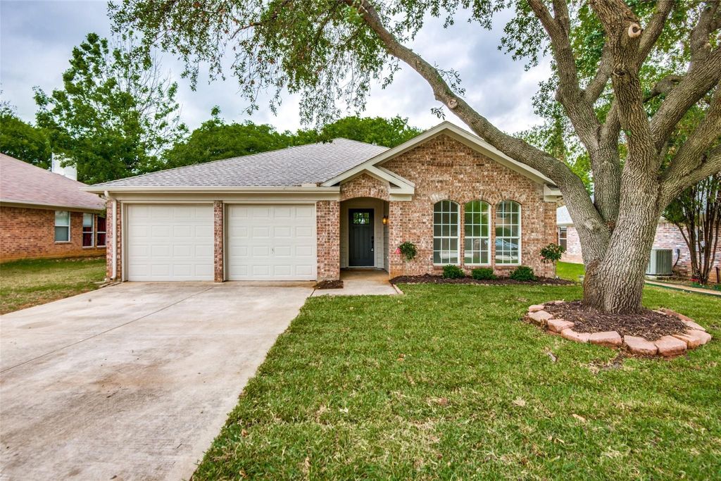 759 Winding Oak Bend, Lake Dallas, TX 75065