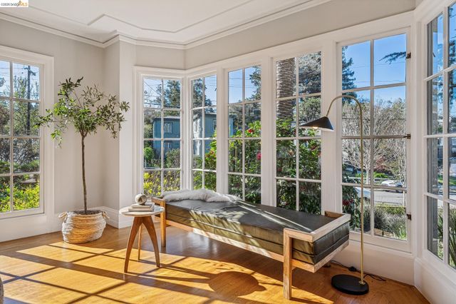 4201 Lakeshore Ave, Oakland, CA 94610