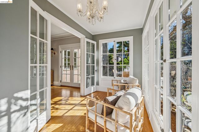 4201 Lakeshore Ave, Oakland, CA 94610