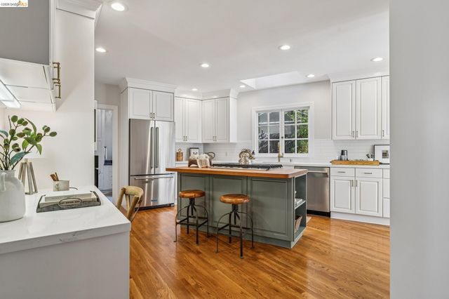 4201 Lakeshore Ave, Oakland, CA 94610