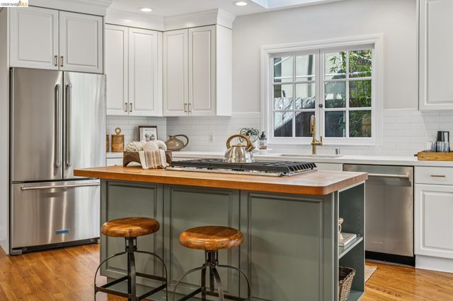 4201 Lakeshore Ave, Oakland, CA 94610