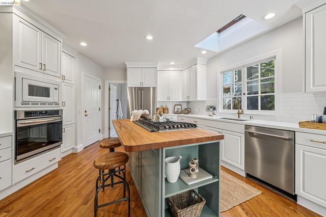 4201 Lakeshore Ave, Oakland, CA 94610