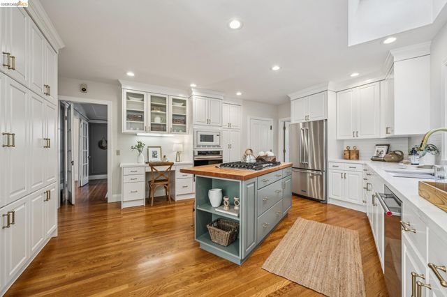 4201 Lakeshore Ave, Oakland, CA 94610