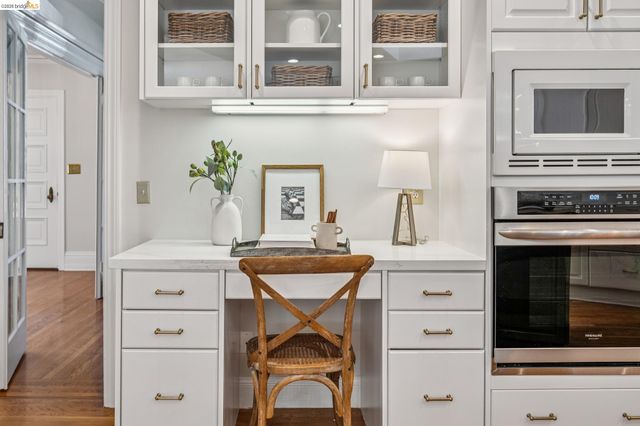 4201 Lakeshore Ave, Oakland, CA 94610