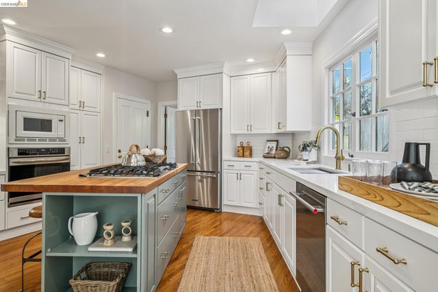 4201 Lakeshore Ave, Oakland, CA 94610