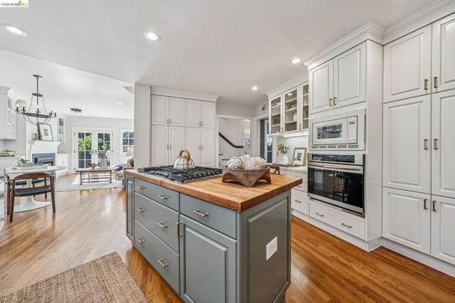 4201 Lakeshore Ave, Oakland, CA 94610