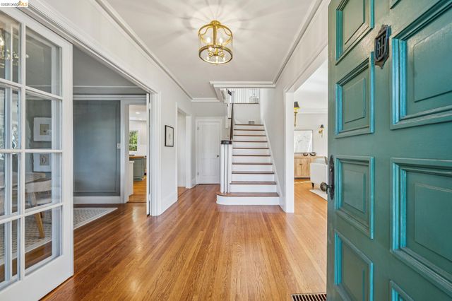 4201 Lakeshore Ave, Oakland, CA 94610