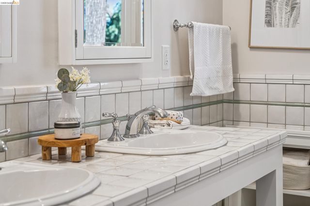 4201 Lakeshore Ave, Oakland, CA 94610