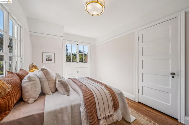 4201 Lakeshore Ave, Oakland, CA 94610