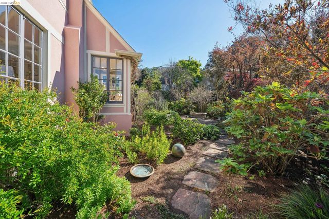 4201 Lakeshore Ave, Oakland, CA 94610