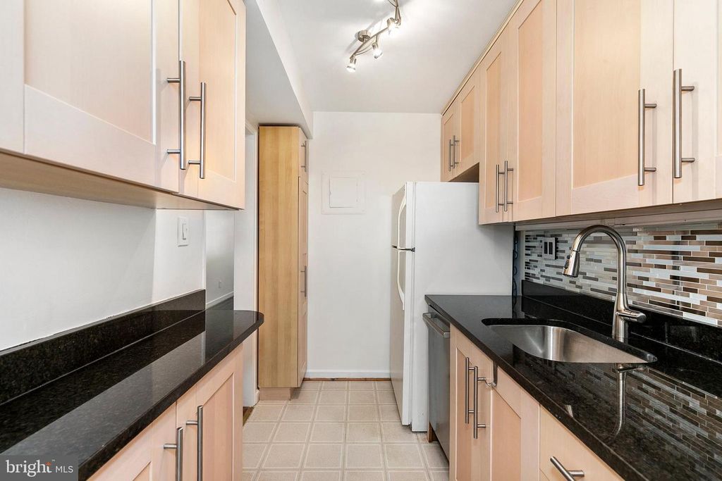 Image 11 of property listing at 2211 WASHINGTON AVE #303, Silver Spring, MD 20910