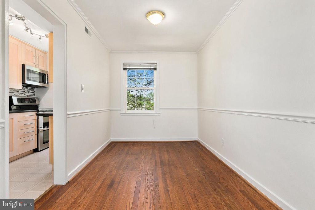 Image 12 of property listing at 2211 WASHINGTON AVE #303, Silver Spring, MD 20910