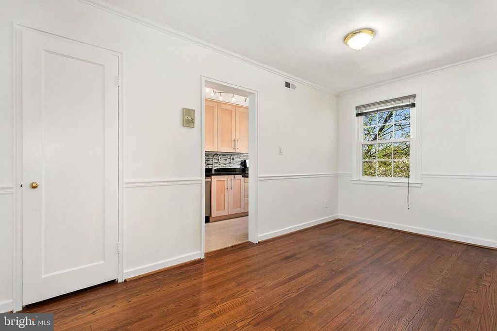 Image 13 of property listing at 2211 WASHINGTON AVE #303, Silver Spring, MD 20910