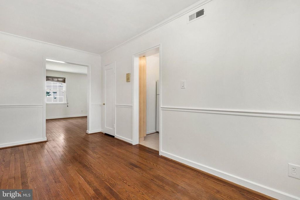 Image 15 of property listing at 2211 WASHINGTON AVE #303, Silver Spring, MD 20910