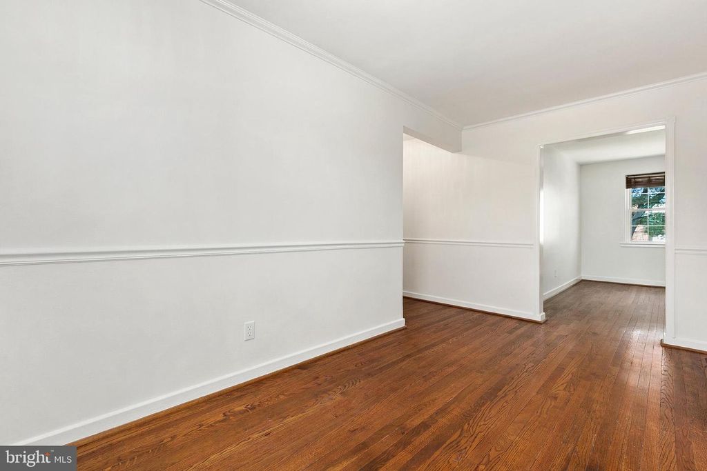 Image 16 of property listing at 2211 WASHINGTON AVE #303, Silver Spring, MD 20910