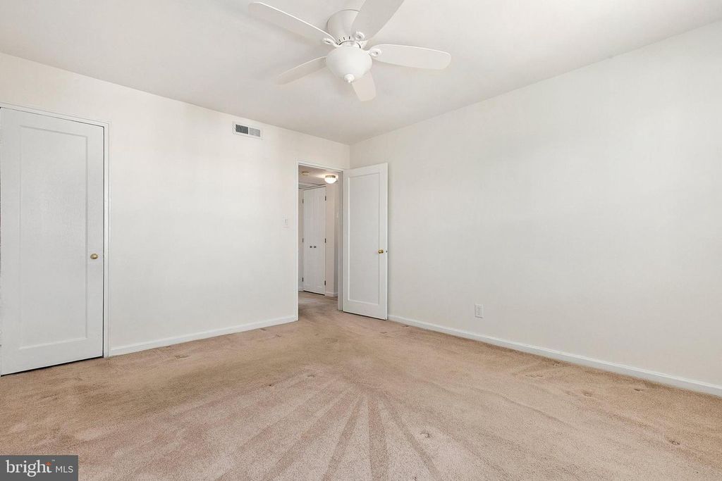 Image 18 of property listing at 2211 WASHINGTON AVE #303, Silver Spring, MD 20910