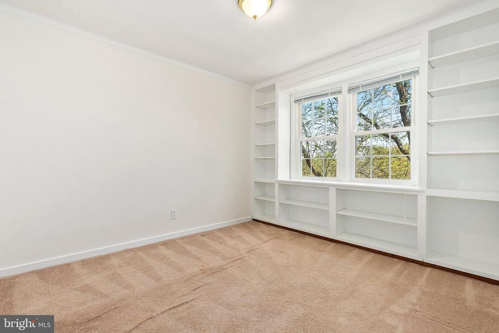 Image 19 of property listing at 2211 WASHINGTON AVE #303, Silver Spring, MD 20910