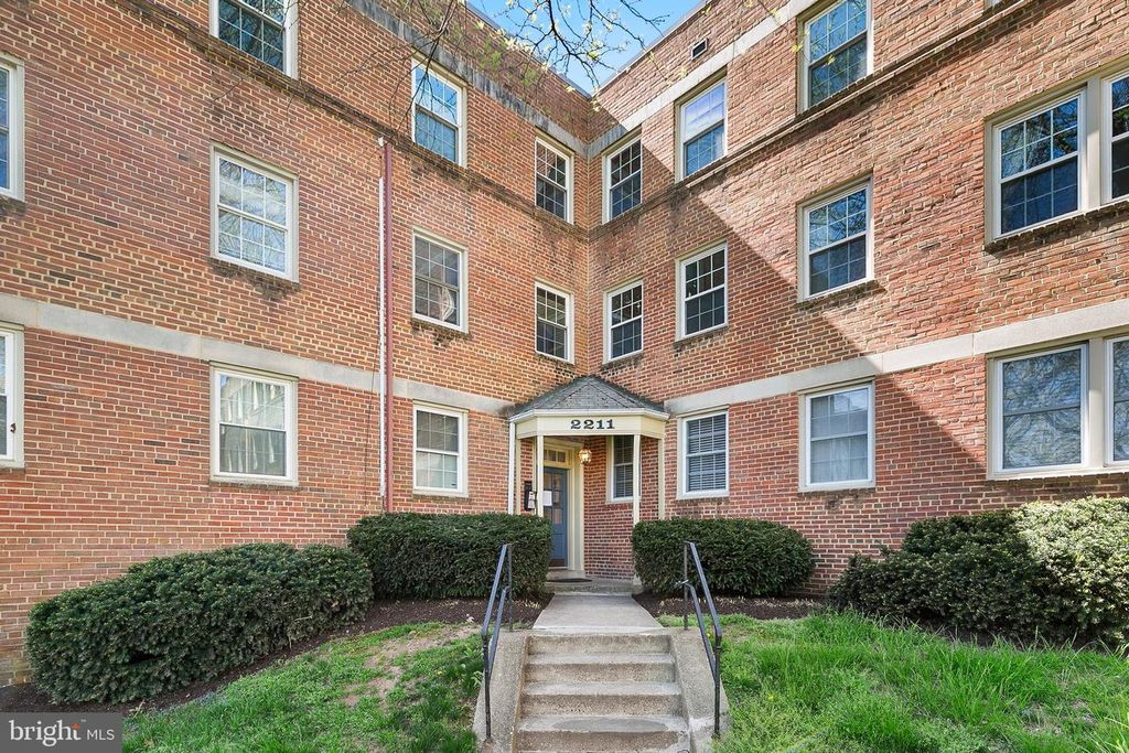 Image 2 of property listing at 2211 WASHINGTON AVE #303, Silver Spring, MD 20910