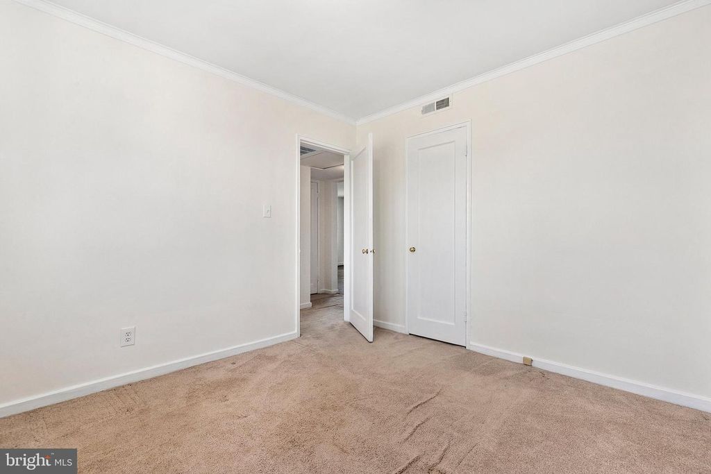 Image 20 of property listing at 2211 WASHINGTON AVE #303, Silver Spring, MD 20910