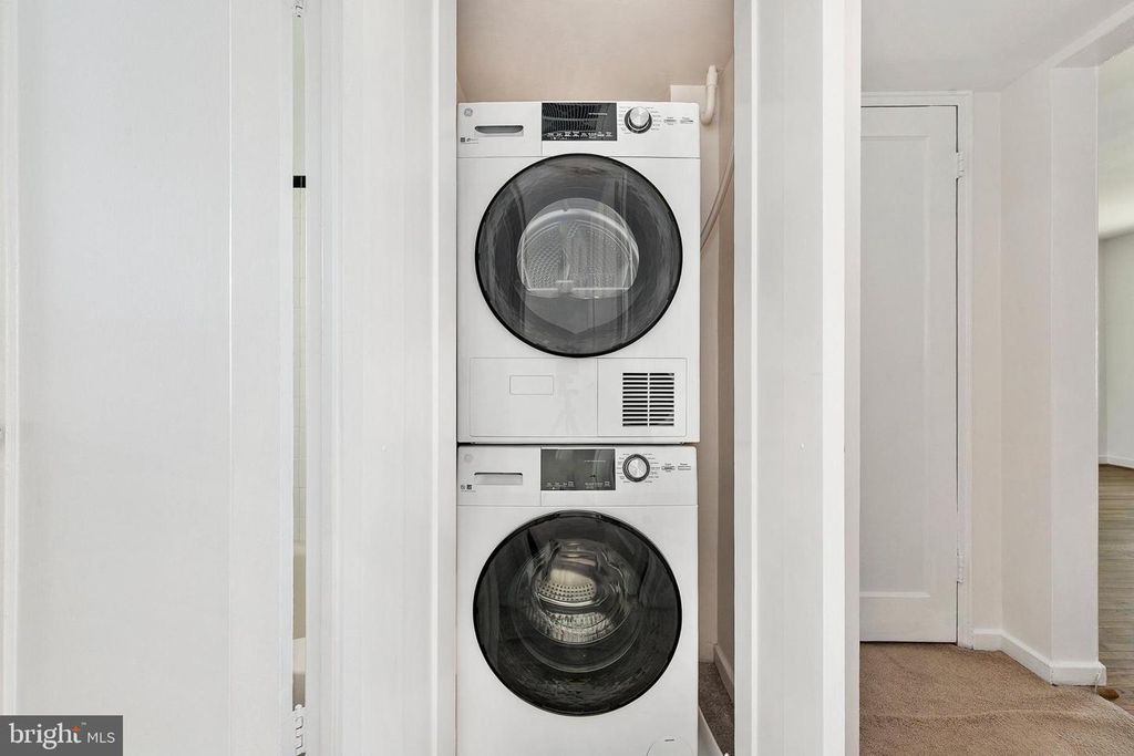 Image 23 of property listing at 2211 WASHINGTON AVE #303, Silver Spring, MD 20910