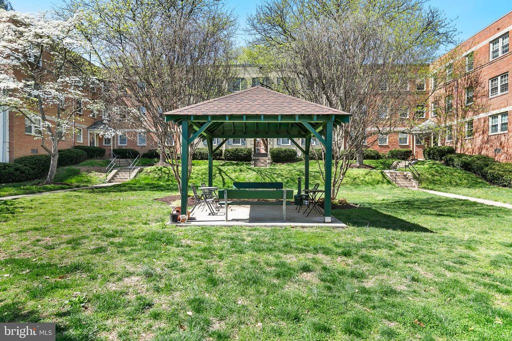 Image 24 of property listing at 2211 WASHINGTON AVE #303, Silver Spring, MD 20910