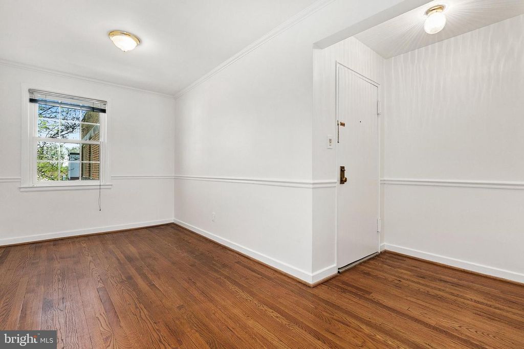 Image 4 of property listing at 2211 WASHINGTON AVE #303, Silver Spring, MD 20910