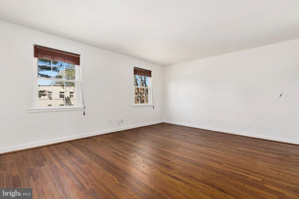 Image 5 of property listing at 2211 WASHINGTON AVE #303, Silver Spring, MD 20910