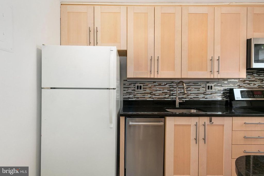 Image 7 of property listing at 2211 WASHINGTON AVE #303, Silver Spring, MD 20910