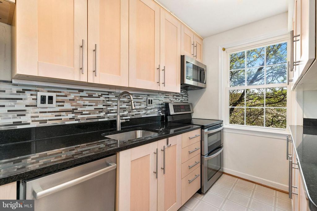 Image 9 of property listing at 2211 WASHINGTON AVE #303, Silver Spring, MD 20910