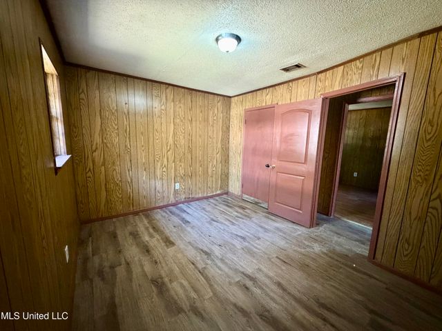 5031 Community Avenue, Moss Point, MS 39563