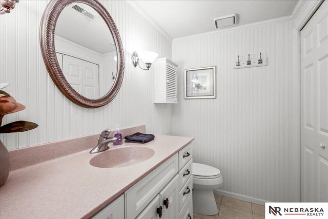5330 Thies Cove Drive, Lincoln, NE 68516