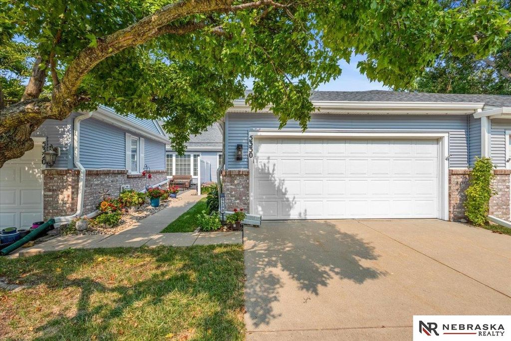 5330 Thies Cove Drive, Lincoln, NE 68516