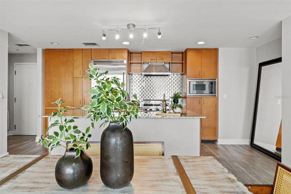 Image 11 of property listing at 1208 E KENNEDY BOULEVARD 1109, Tampa, FL 33602