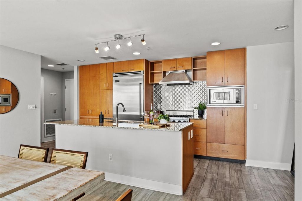 Image 12 of property listing at 1208 E KENNEDY BOULEVARD 1109, Tampa, FL 33602