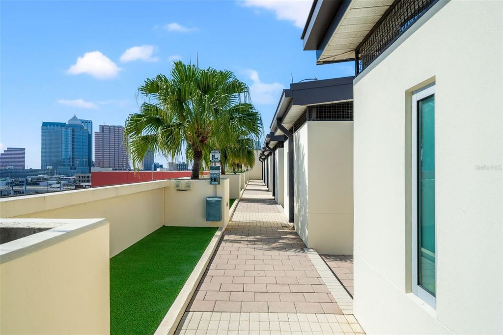 Image 33 of property listing at 1208 E KENNEDY BOULEVARD 1109, Tampa, FL 33602
