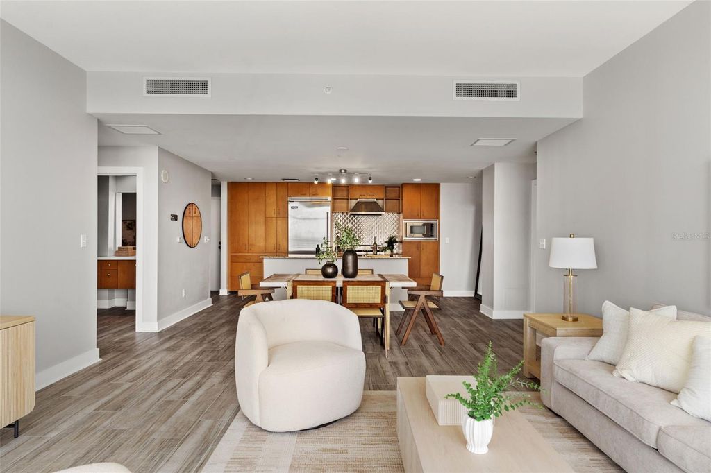 Image 6 of property listing at 1208 E KENNEDY BOULEVARD 1109, Tampa, FL 33602