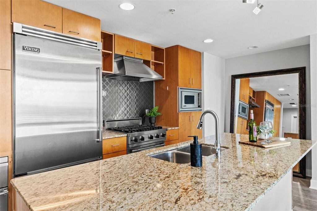 Image 9 of property listing at 1208 E KENNEDY BOULEVARD 1109, Tampa, FL 33602