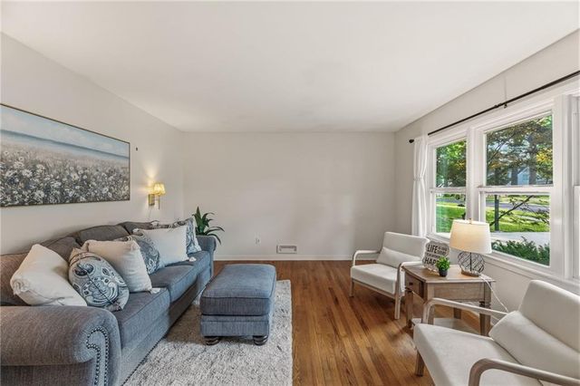 5519 W 101st Street, Overland Park, KS 66207