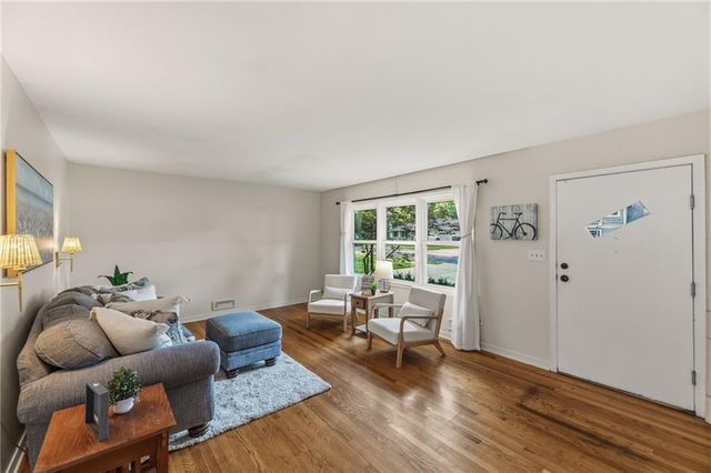 5519 W 101st Street, Overland Park, KS 66207