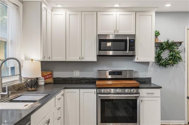 5519 W 101st Street, Overland Park, KS 66207
