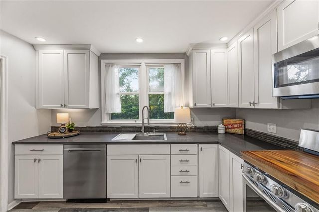 5519 W 101st Street, Overland Park, KS 66207