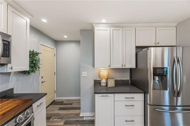 5519 W 101st Street, Overland Park, KS 66207