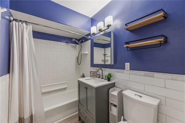 5519 W 101st Street, Overland Park, KS 66207