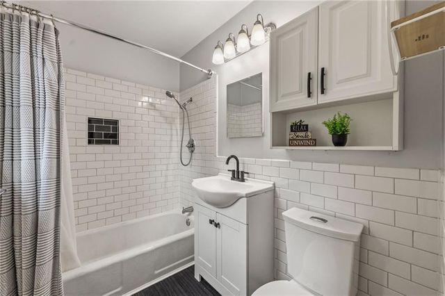 5519 W 101st Street, Overland Park, KS 66207