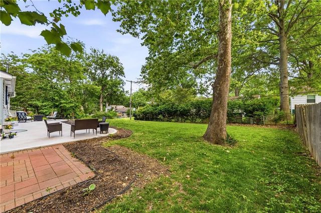 5519 W 101st Street, Overland Park, KS 66207