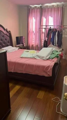 14015 Holly Avenue 4th FL, Flushing, NY 11355