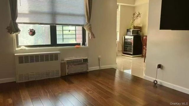 14015 Holly Avenue 4th FL, Flushing, NY 11355