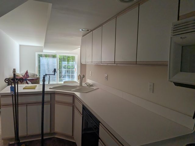 619 Hill Crest Court, Milford, MI 48381