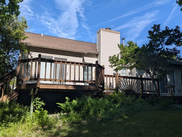 619 Hill Crest Court, Milford, MI 48381